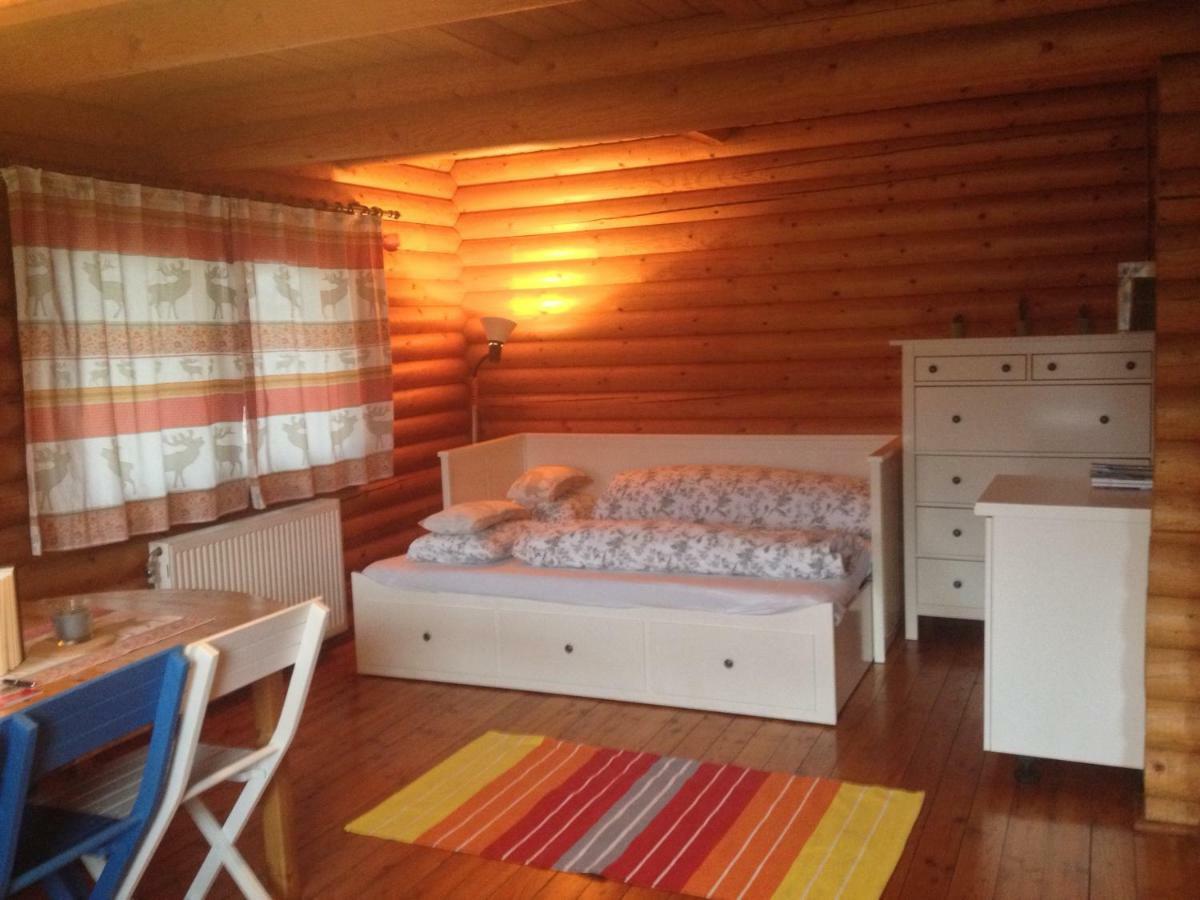 Gemuetliche Blockhuette In Wiennaehe Zofing Экстерьер фото
